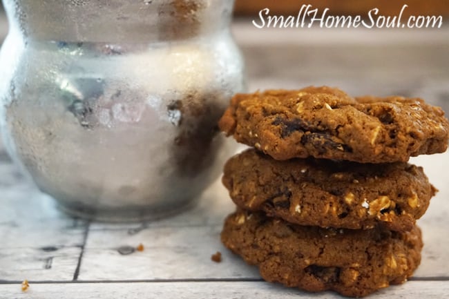 Homemade Molasses Oatmeal cookies are so chewy and yummy. These are best enjoyed with a big glass of ice cold milk – www.smallhomesoul.com