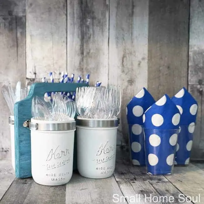 DIY: Mason Jars and Paper Straws