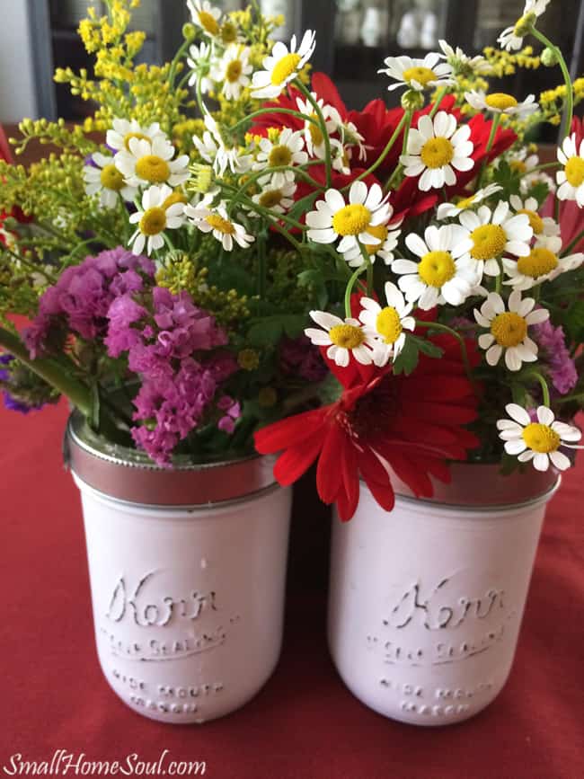 This Mason Jar Flower Caddy is perfect for flowers in any season or holiday....www.smallhomesoul.com