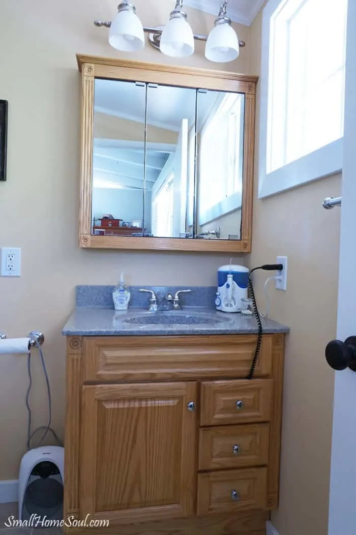 Master Bath Makeover Preview for my $100 makeover Challenge, vanity and medicine cabinet.