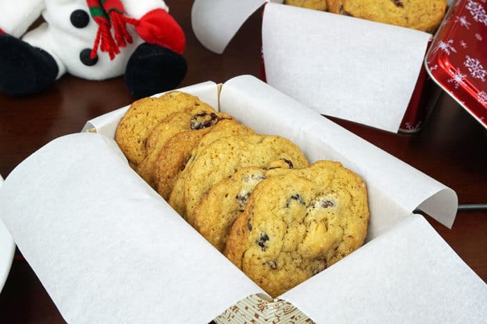 These chocolate chip macadamia nut cookies look so yummy, I'm making some this weekend!