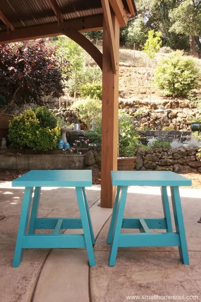 2x4 Outdoor Table painted in a fun color will brighten any patio.