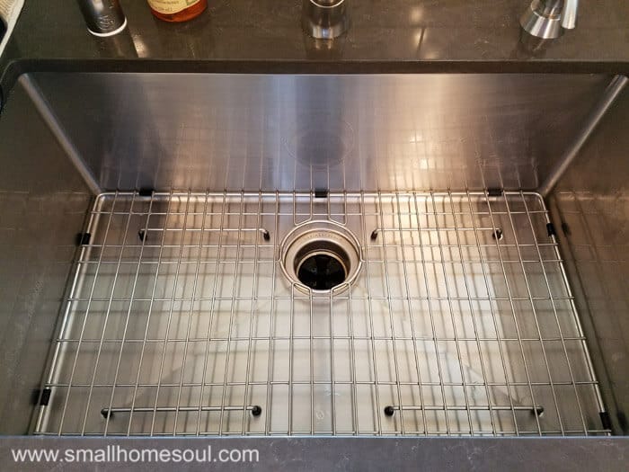 The kitchen sink grid clean once again.