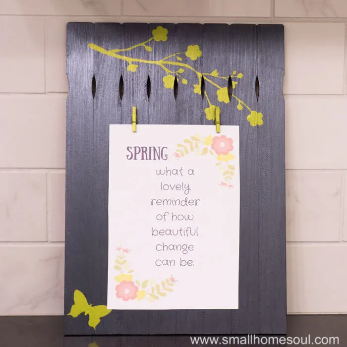 Paint Stick photo frame craft displaying a free printable.