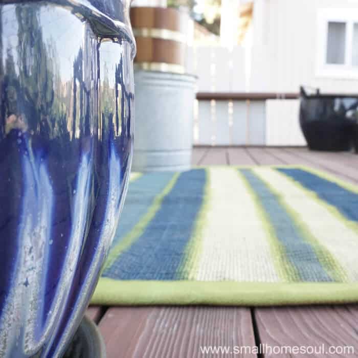  Après avoir peint un tapis, montrez-le sur votre porche ou votre terrasse.