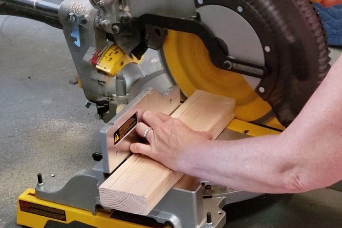 Miter cutting modern 2x4 bench leg supports