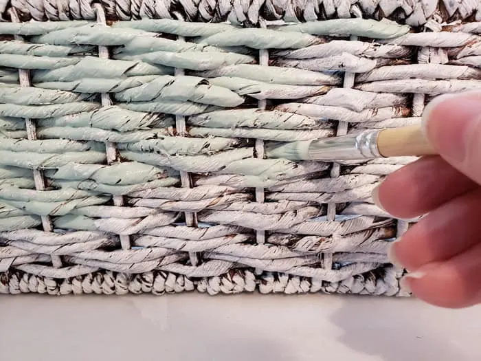 painting horizontal wicker with frosted glass paint