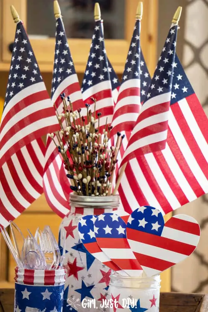 American Flag Paper Plate Fans as part of a Patriotic Centerpiece.