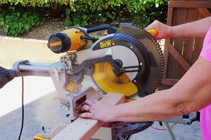 Cutting 2x4s on miter saw